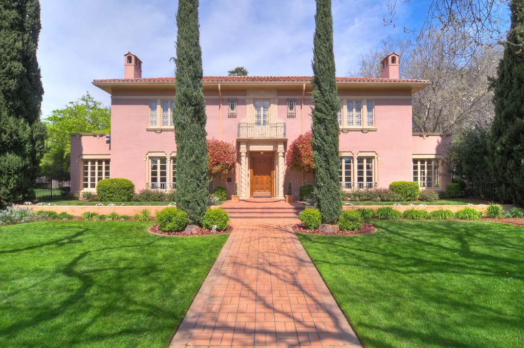 Julia Morgan House at 3731 T Street in Sacramento, photo by Brian Kellogg